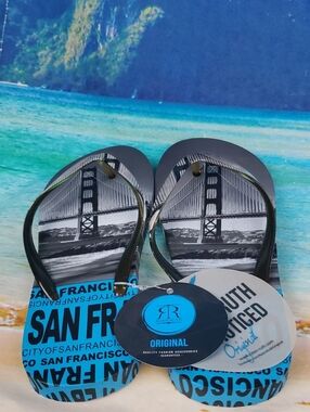 Robin Ruth Black & Blue San Francisco Graphic Flip-Flop Tags